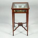 Vitrinetafeltje met ingelegde hulsthouten biezen langs boven, Ophalen of Verzenden