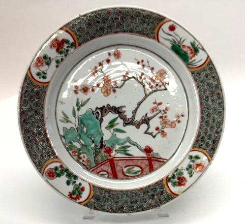 Chinees porseleinen bord in famille verte stijl, Antiek en Kunst, Antiek | Overige Antiek