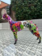 Beeld, windhond whippet greyhound beeld in street art, Antiek en Kunst