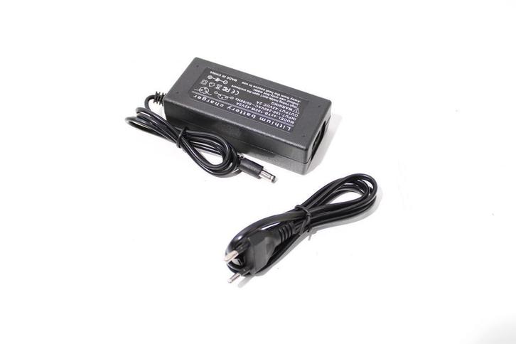 42V 2A lithium batterij oplader | 36V 9, 10, 12, 14AH steps, Fietsen en Brommers, Steps, Nieuw