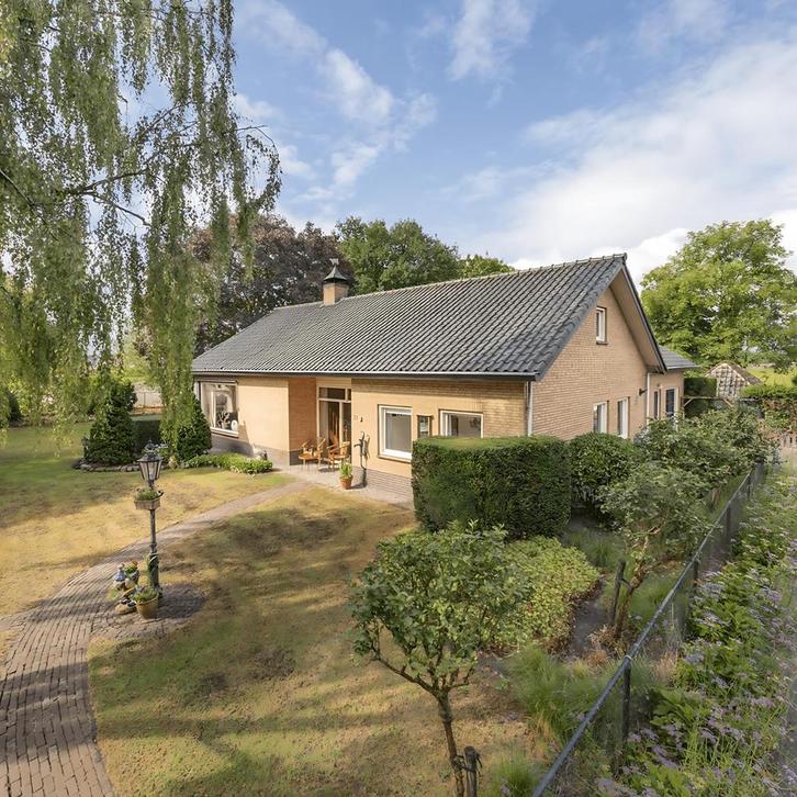 Vrijstaande eengezinswoning met tuin, gemeubileerd..., Huizen en Kamers, Huizen te koop