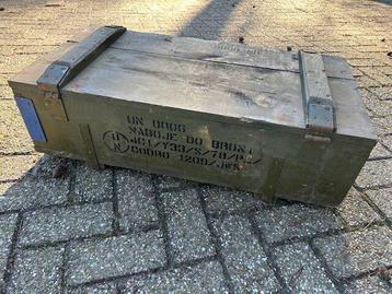 houten leger kist beschikbaar voor biedingen
