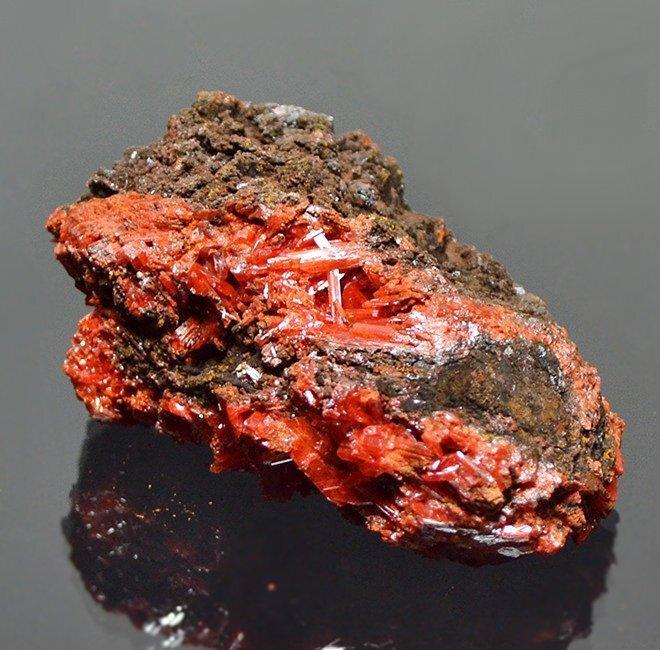 crocoiet Kristallen op matrix - Hoogte: 5 cm - Breedte: 8, Verzamelen, Mineralen en Fossielen