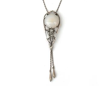 Een tweede gehalte zilveren lavallière collier, Fons Reggers beschikbaar voor biedingen