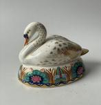 Royal Crown Derby - Beeldje - cygne sur son nid -, Antiek en Kunst