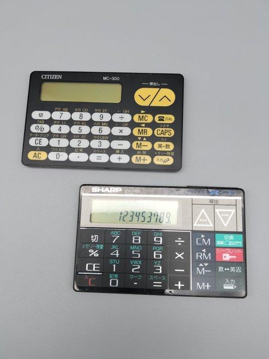 CITIZEN & SHARP - Rekenmachine (2) - 1980-1990 - MC300, Spelcomputers en Games, Spelcomputers | Overige Accessoires