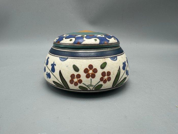 Zeldzame plateel rond snuisterijdoosje handbeschilderd, Antiek en Kunst, Curiosa en Brocante