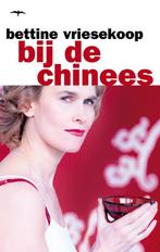 Bij De Chinees 9789060056257 Bettine Vriesekoop, Boeken, Verzenden, Gelezen, Bettine Vriesekoop