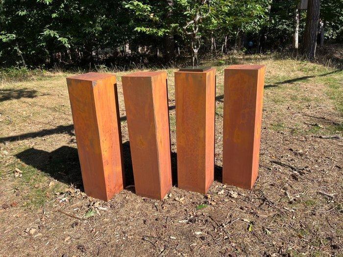 Pilaar (4) - 2025 - Corten staal Voetstuk 1M, Antiek en Kunst, Curiosa en Brocante