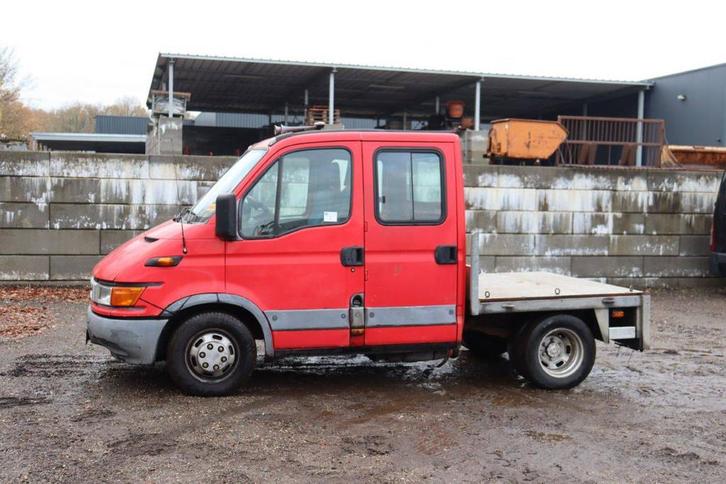 Veiling: BE Trekker Iveco 40C Diesel 146pk 2002, Auto's, Bestelauto's, Handgeschakeld, BTW verrekenbaar, Diesel, Rood, Gebruikt
