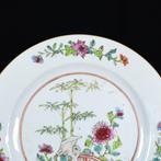 Bord - Assiette aux émaux de la Famille Rose à décor de