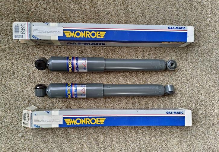 Set Nissan Sunny Van/Traveller (Y10) schokdempers achteras, Auto-onderdelen, Ophanging en Onderstel