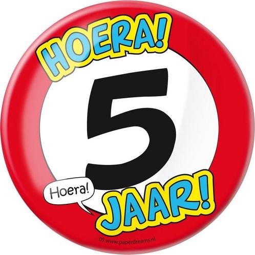 Paper Dreams - XL Button - 5 jaar - Doorsnee 10 cm, Verzamelen, Speldjes, Pins en Buttons, Ophalen of Verzenden