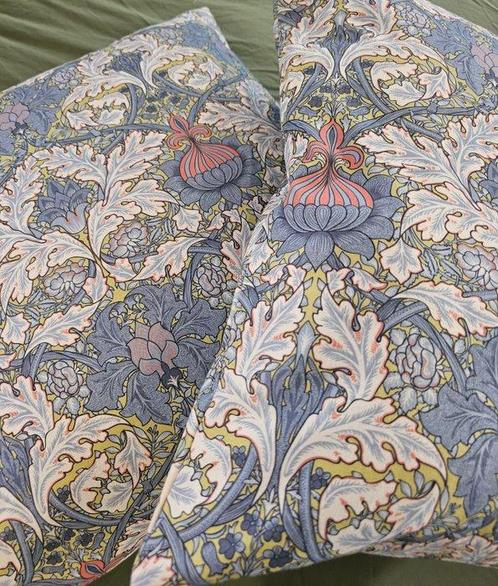 Set van 2 kussens William Morris Damascato Art Nouveau, Antiek en Kunst, Kunst | Designobjecten