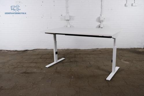 Bureau | Jong gebruikt | Wit T-poot frame | Wit blad, Zakelijke goederen, Kantoor en Winkelinrichting | Kantoormeubilair en Inrichting