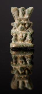 Oud-Egypte God Bes, Udjat en een scarabee met inscripties,