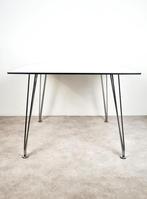 Sari designtafel met Fritz Hansen spanpoot (Casala/VDS)  10x, Huis en Inrichting, Tafels | Eettafels, 50 tot 100 cm, Vierkant