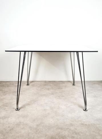 Sari designtafel met Fritz Hansen spanpoot (Casala/VDS)  8x beschikbaar voor biedingen