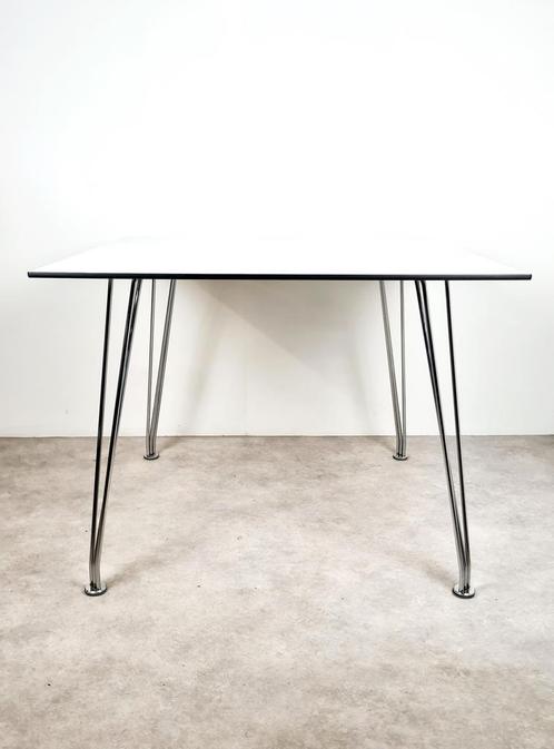 Sari designtafel met Fritz Hansen spanpoot (Casala/VDS)  8x, Huis en Inrichting, Tafels | Eettafels, 50 tot 100 cm, 50 tot 100 cm