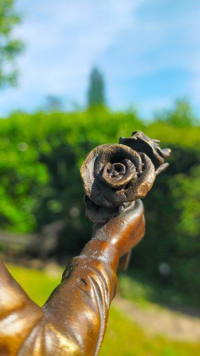 sculptuur, naar het idee van Banksy - flower bomber - 28 cm, Antiek en Kunst, Kunst | Designobjecten