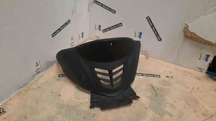 Sym Mio / 2014 / Bougie beschermkap, Fietsen en Brommers, Brommeronderdelen | Scooters, Kap, Ophalen of Verzenden