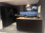 Nolte showroom keuken – mat zwart/Vulcaan – Compleet, Zwart, Nieuw, Dubbelwandige keuken, Kunststof