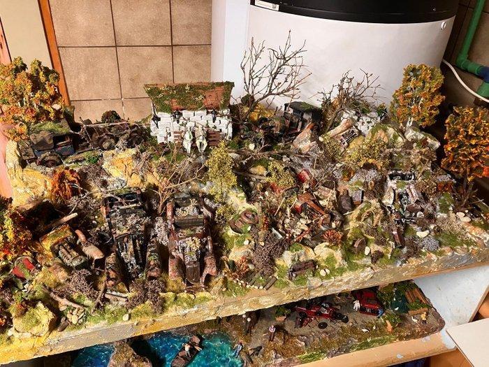 Oldtimer ‘slaapend’ in het bos - Diorama - Legenden der, Hobby en Vrije tijd, Modelauto's | 1:5 tot 1:12