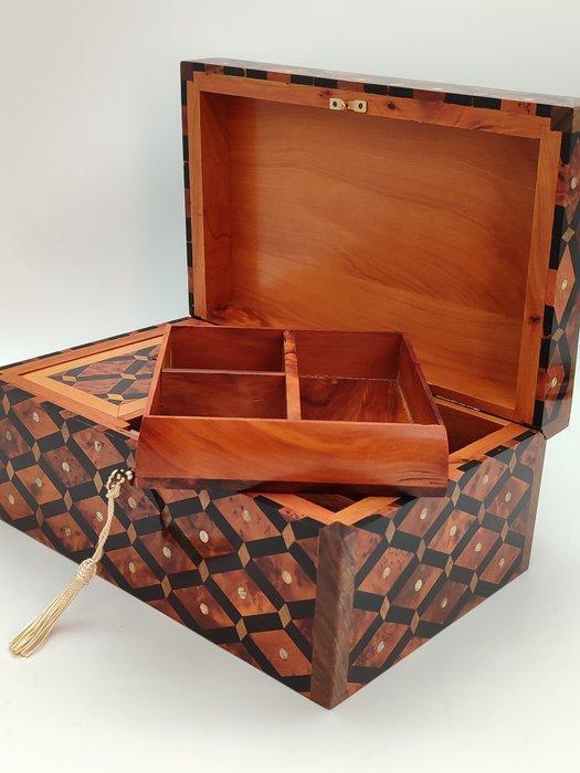 Sieradendoos - Juwelenkistje met een thuya-loep, volledig, Antiek en Kunst, Curiosa en Brocante