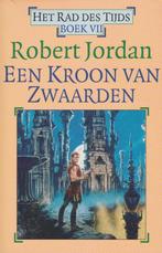 Boek Het Rad des Tijds 7 - Een Kroon van Zwaarden 9789024512, Boeken, Verzenden, Zo goed als nieuw