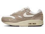 Nike Air Max 1 87 SE Hangul Day - Maat 42.5 EU, Kleding | Heren, Schoenen, Ophalen of Verzenden, Nieuw, Nike