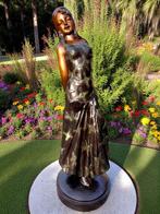 sculptuur, XL - Young girl with diary - 8,1Kg - 71 cm -