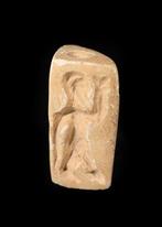 West-Aziatisch Beige Hardsteen Driehoekige amuletzegel, Antiek en Kunst, Antiek | Overige Antiek