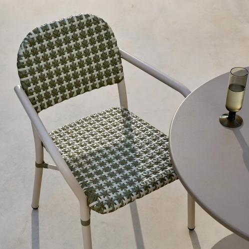 *WOONWINKEL* Kave Home Tuccia Stapelbare Tuinstoel Retro Alu, Tuin en Terras, Tuinsets en Loungesets, Nieuw, Kunststof, Verzenden