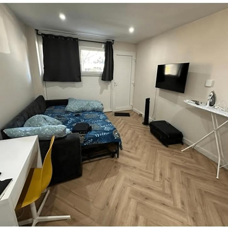 Gemeubileerde studio met wasmachine en all-in prijs, Huizen en Kamers, Kamers te huur, Overige regio's