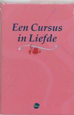 Een cursus in liefde 9789077341513, Boeken, Esoterie en Spiritualiteit, Verzenden, Gelezen