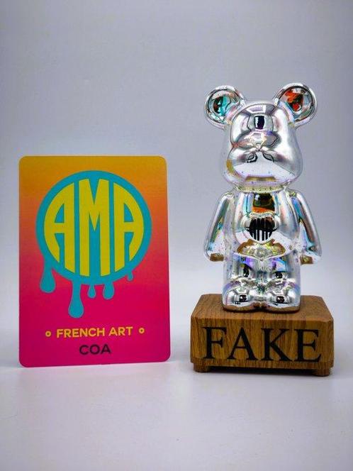 AMA - Aurora Authentic Fake, Antiek en Kunst, Kunst | Designobjecten