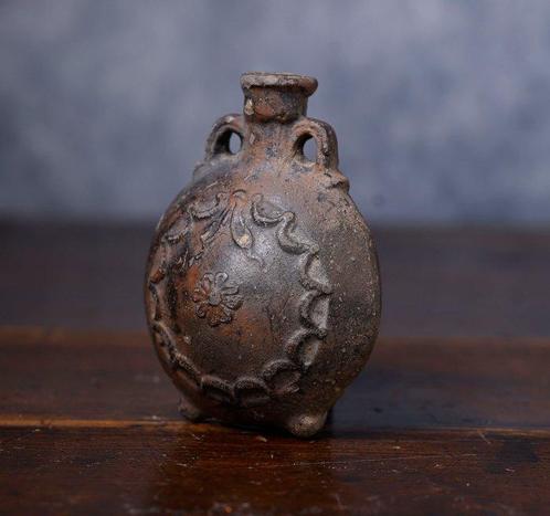 Oud-Romeins Egyptisch gepolijste terracotta fles - 8 cm, Verzamelen, Mineralen en Fossielen