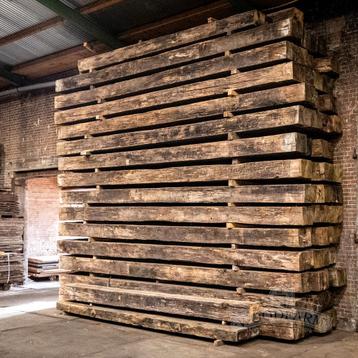 Houten balken en planken | Oud Eiken | Oud grenen beschikbaar voor biedingen