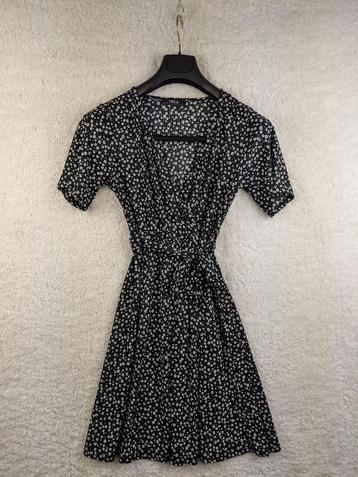 Black floral wrap dress beschikbaar voor biedingen