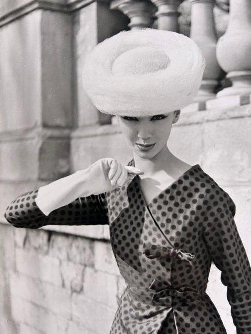 Walde Huth - Paris Chapeau blanc 1955, Antiek en Kunst, Kunst | Schilderijen | Modern