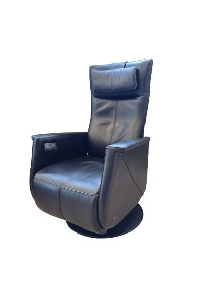 Prominent Toscana sta op stoel in zwart leer met ACCU, Huis en Inrichting, Fauteuils, 50 tot 75 cm, Minder dan 75 cm, Zo goed als nieuw