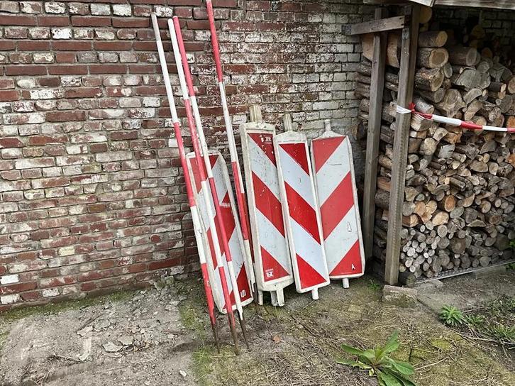 Afzetbakens + afzetpalen, Doe-het-zelf en Verbouw, Bouwliften, Gebruikt, Ophalen