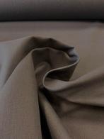 Stof met een dicht en regelmatig geweven patroon, stevig en