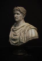 sculptuur, Busto di Giulio Cesare in marmo - 64 cm - Marmer, Antiek en Kunst, Antiek | Keramiek en Aardewerk