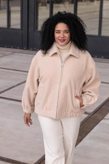 Jas Amelie Yest Curve Maat: beschikbaar voor biedingen