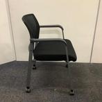 Tweedehands vergaderstoel op wielen, zwarte stoffering -, Huis en Inrichting, Stoelen, Zwart, Nieuw, Ophalen of Verzenden, Eén