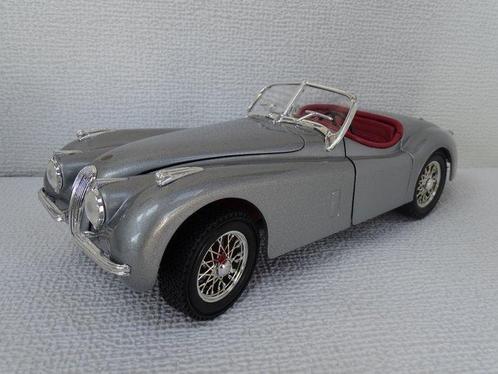 Bburago, Ertl - Modelauto (3) - Jaguar XK 120 - 2 x 1:18 en, Hobby en Vrije tijd, Modelauto's | 1:5 tot 1:12