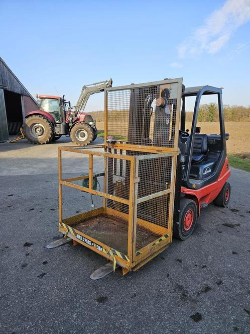 Werkkooi veiligheidskooi manbak heftruck, Zakelijke goederen, Machines en Bouw | Heftrucks en Intern transport, Voorzetapparatuur