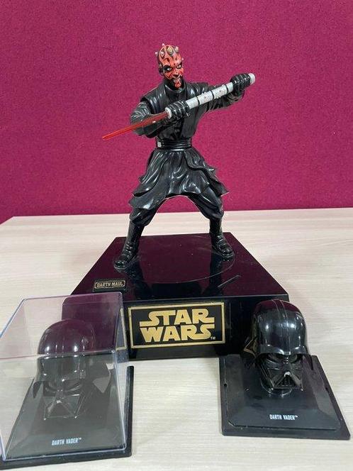 Darth Maul Action Figure & 2 Darth Vader Helmets - 3, Verzamelen, Film en Tv