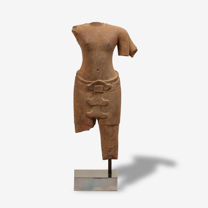 Oud-Khmer Steen Een Khmer-zandstenen torso van Vishnu, 11e, Verzamelen, Mineralen en Fossielen